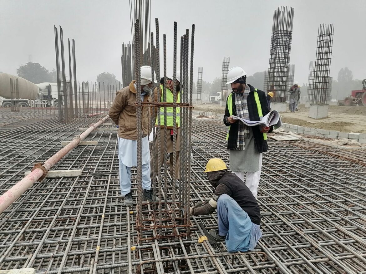 Fundi or Contractor? Which Is Better for Building a House in Kenya?
